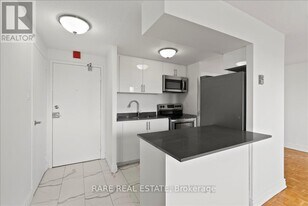 7555 Goreway Dr in Mississauga, ON - Building Photo