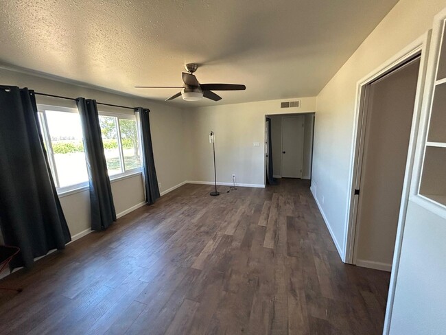165 E Jefferson Ave in Fresno, CA - Building Photo - Building Photo