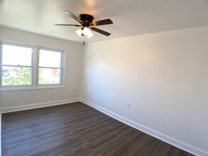 2038 Kelmore Rd in Dundalk, MD - Foto de edificio - Building Photo