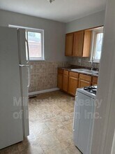 13001 Albany St in Oak Park, MI - Building Photo - Building Photo