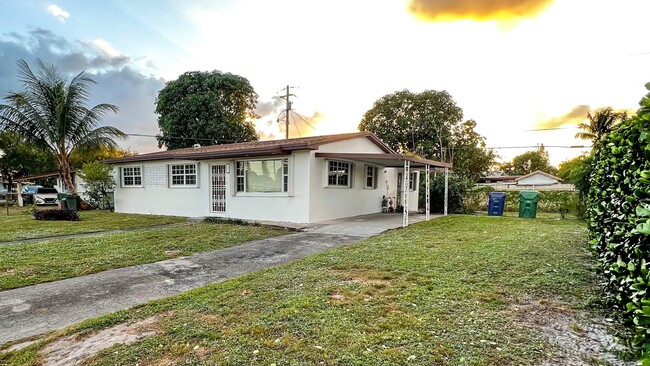 18712 NW 42nd Ct in Miami Gardens, FL - Building Photo - Building Photo