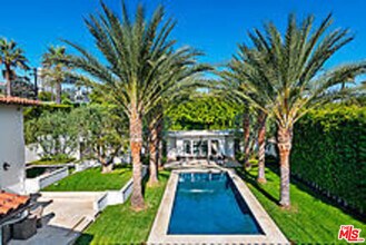 704 N Palm Dr in Beverly Hills, CA - Building Photo - Building Photo