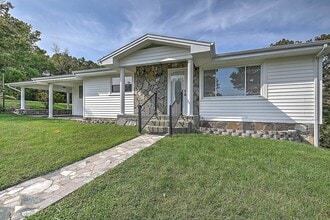 135 Hixon Cir in Greeneville, TN - Building Photo - Building Photo