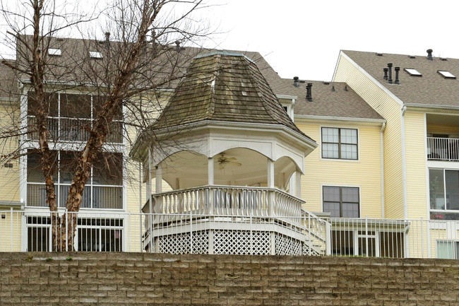 Brownsboro Terrace in Louisville, KY - Foto de edificio - Building Photo