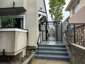 1328 9th St in Santa Monica, CA - Building Photo - Building Photo