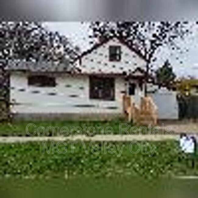 233 8th Ave NE in Valley City, ND - Building Photo - Building Photo