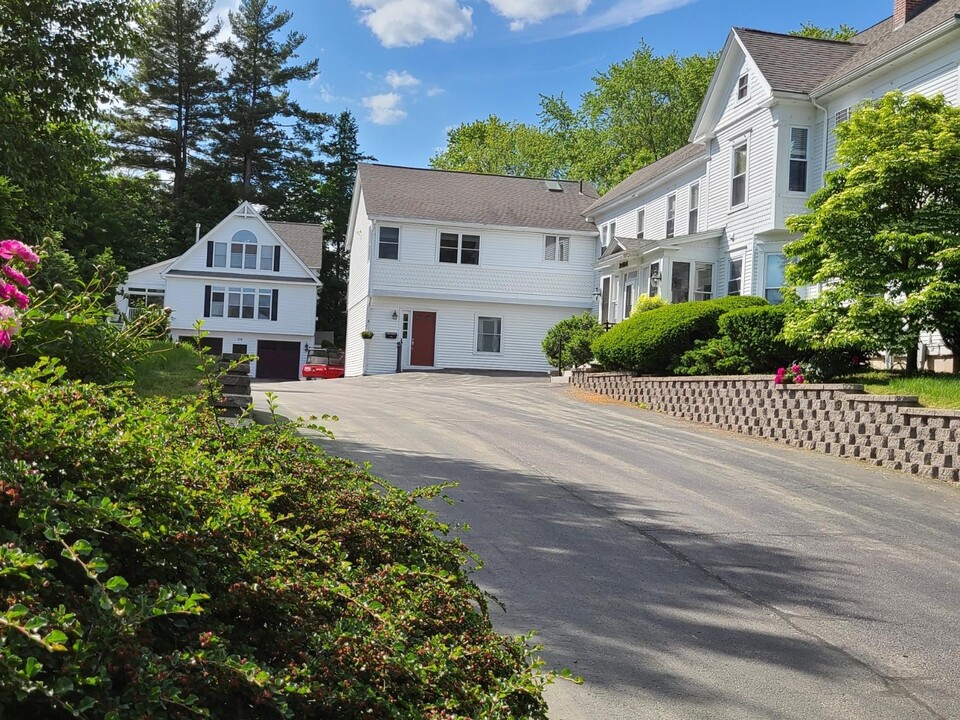 116 E Broadway in Derry, NH - Building Photo