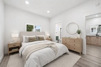 156 S Pecan St in Los Angeles, CA - Foto de edificio - Building Photo