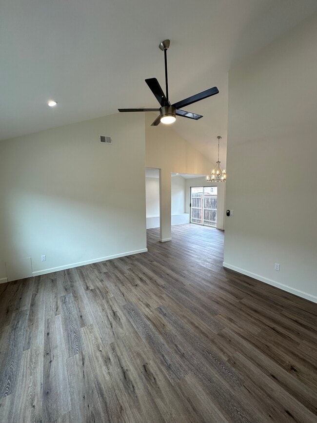 3623 W 105th St, Unit #B in Inglewood, CA - Foto de edificio - Building Photo