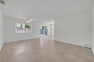 15 Sunborg Ct in Sacramento, CA - Building Photo - Building Photo