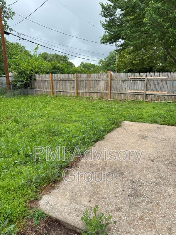 5701 SW 15th St in Topeka, KS - Building Photo - Building Photo