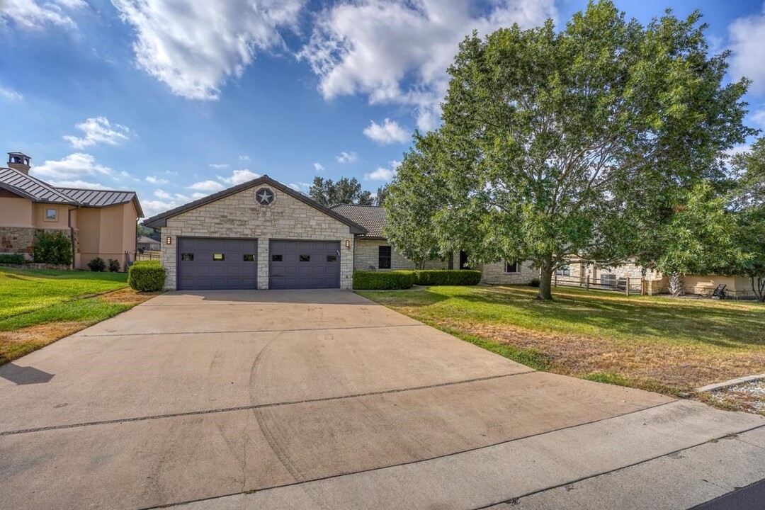 1407 Far West Rd in Horseshoe Bay, TX - Building Photo