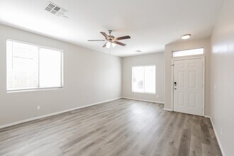 6927 S 37th Glen in Phoenix, AZ - Foto de edificio - Building Photo