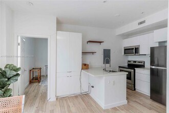 737 Jefferson Ave in Miami Beach, FL - Building Photo - Building Photo