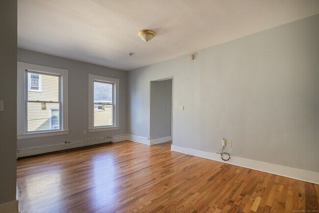 229 Coleman St-Unit -2nd/3rd Floor in Bridgeport, CT - Building Photo - Building Photo