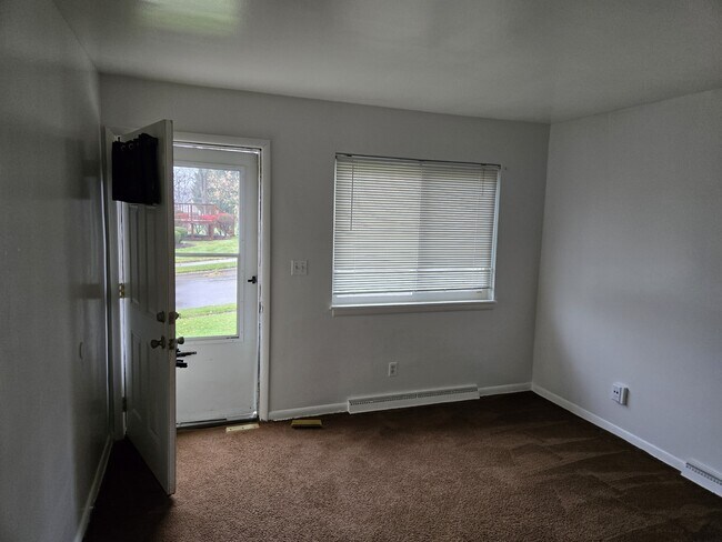 1225 Roslyn Ave in Akron, OH - Building Photo - Building Photo