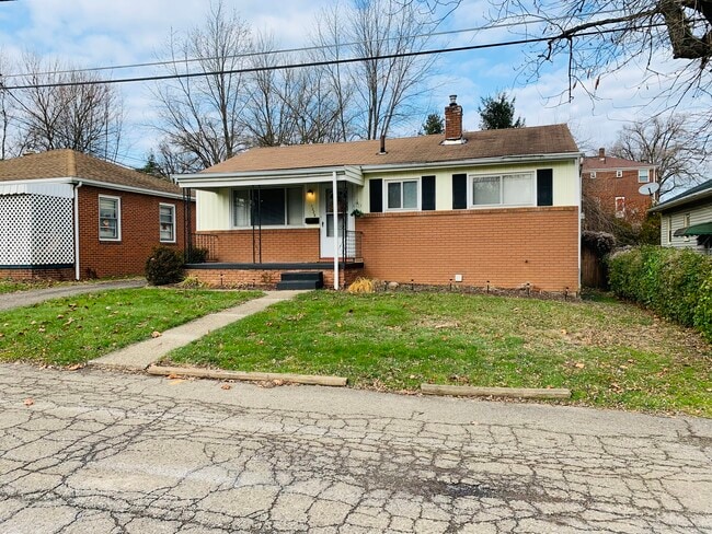 property at 1325 Vermont Pl NE