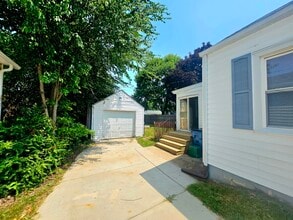 348 Lakeview Ave in Battle Creek, MI - Building Photo - Building Photo