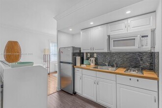 1555 Pennsylvania Ave in Miami Beach, FL - Building Photo - Building Photo