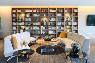 16385 Biscayne Blvd, Unit 2001 in Sunny Isles Beach, FL - Building Photo