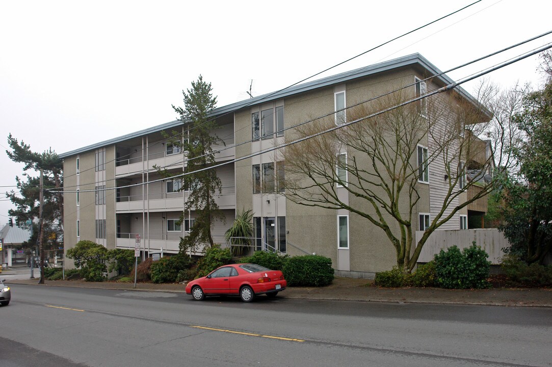 Crestvue Apartments in Seattle, WA - Building Photo