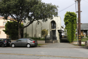 725 N Raymond Ave in Pasadena, CA - Building Photo