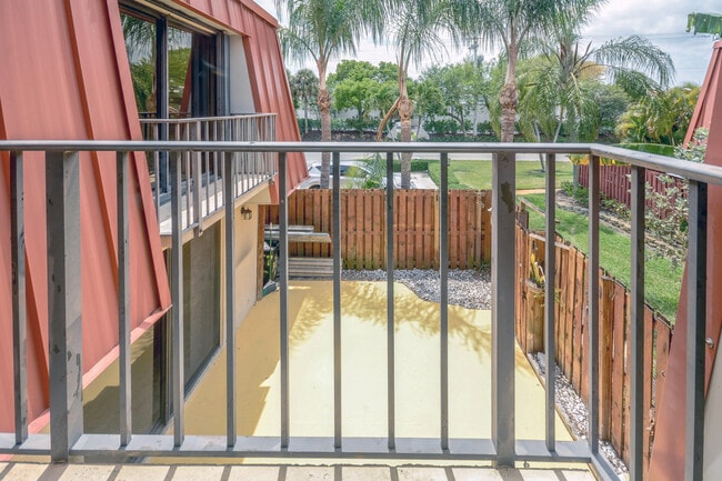 3157 Gardens E Dr in Palm Beach Gardens, FL - Building Photo - Building Photo