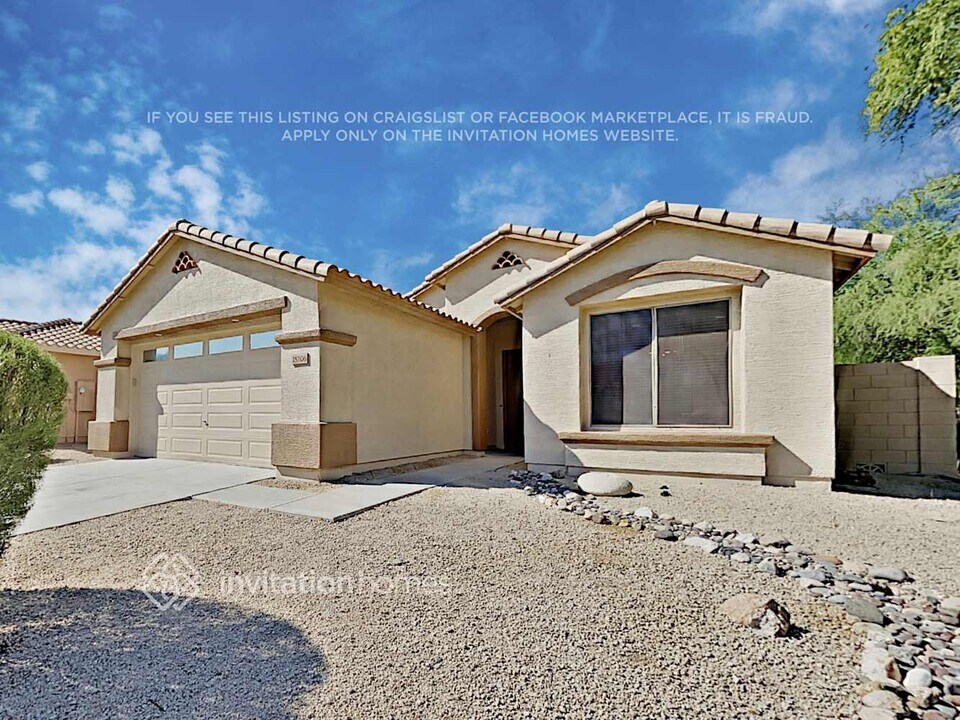 15206 W Port Royale Ln in Surprise, AZ - Building Photo