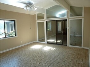 423 Rock Meadow Dr in Stone Mountain, GA - Building Photo - Building Photo
