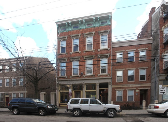 1330 Walnut St in Cincinnati, OH - Building Photo - Building Photo