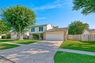 2711 Quarry Hill Rd in Sugar Land, TX - Building Photo - Building Photo