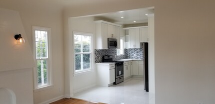 401-407 N Ogden Dr in Los Angeles, CA - Building Photo - Interior Photo