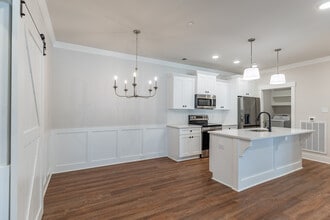 Newport Station in Thompson's Station, TN - Foto de edificio - Interior Photo