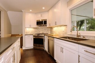 28 Princeton Pl in Glen Rock, NJ - Foto de edificio - Building Photo