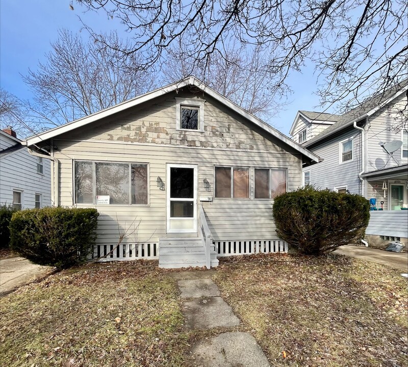 1160 Herberich Ave in Akron, OH - Foto de edificio