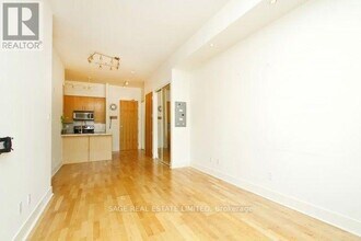 307-562 EGLINTON Ave in Toronto, ON - Building Photo - Building Photo