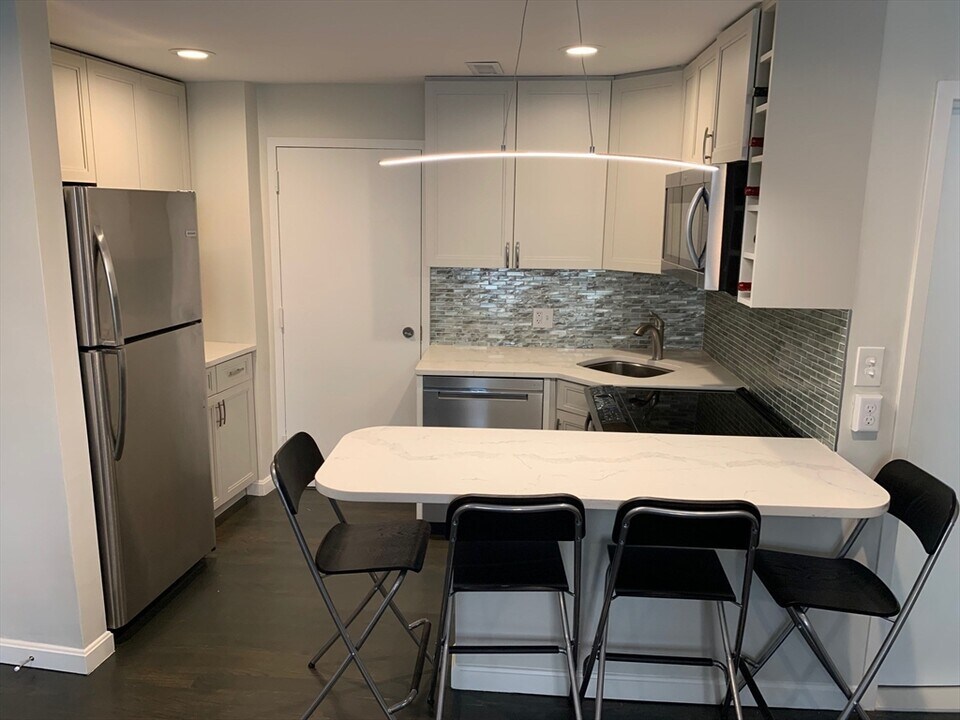 386 Commercial St in Boston, MA - Building Photo