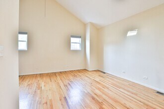 1918 W Crystal St in Chicago, IL - Building Photo - Building Photo