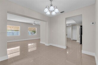 8400 NW 25th St in Sunrise, FL - Building Photo - Building Photo