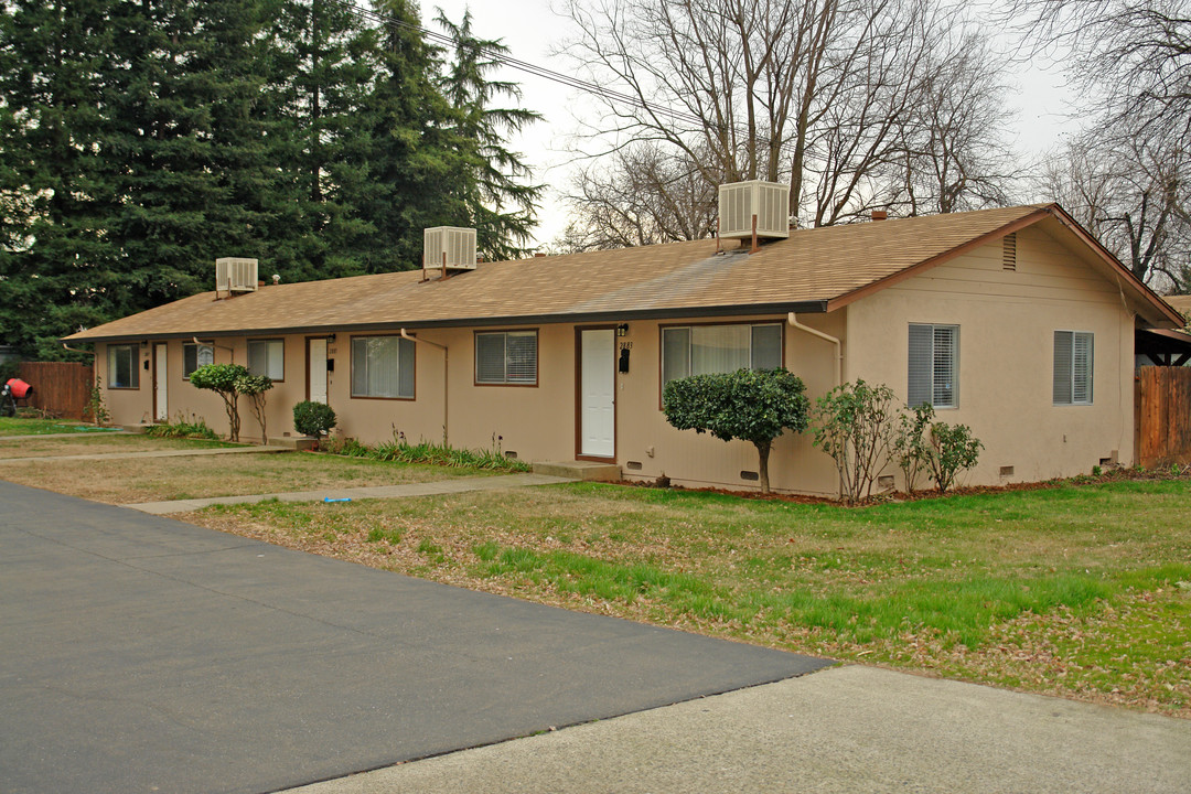 2883-2887 Mahan St in Redding, CA - Building Photo