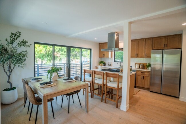 528-530 Westminster Ave in Los Angeles, CA - Building Photo - Building Photo