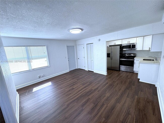 1025 NW 7th Ave in Fort Lauderdale, FL - Building Photo - Building Photo