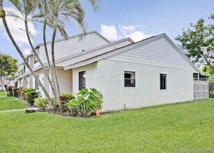 6508 Dockside Cir in Greenacres, FL - Building Photo - Building Photo