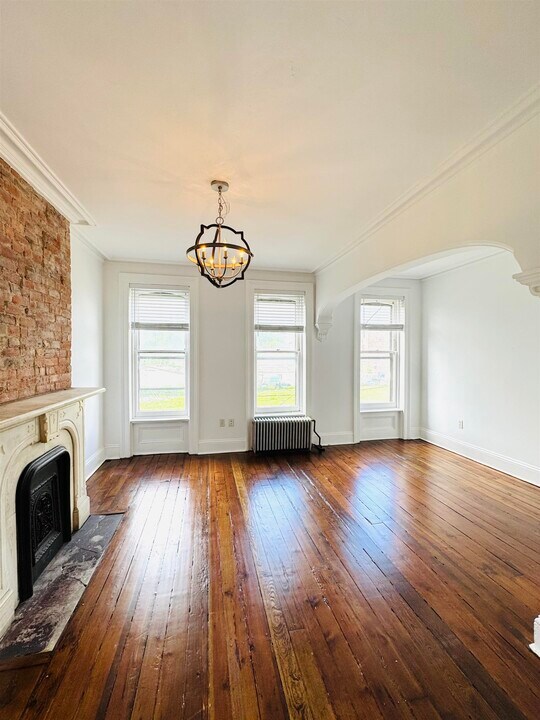 252 Suydam Ave in Jersey City, NJ - Building Photo