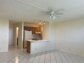 2401 Riverside Dr in Coral Springs, FL - Building Photo - Building Photo