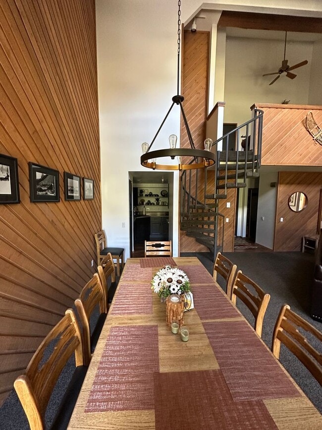 865 Majestic Pines Dr in Mammoth Lakes, CA - Building Photo - Building Photo