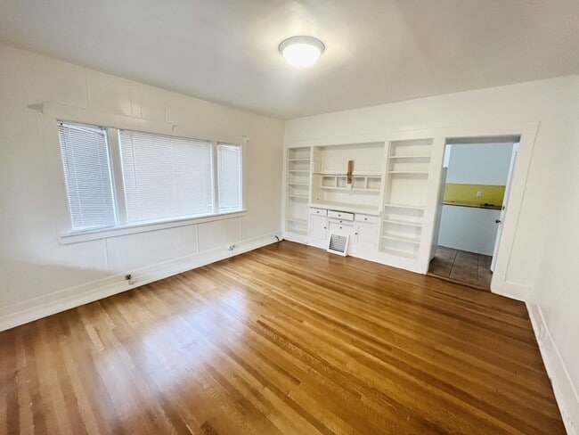 property at 925 Wilson Ave S