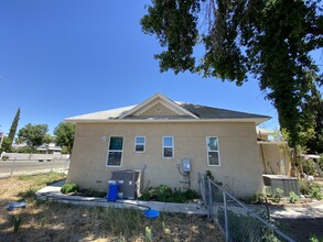 2155 Whitson St in Selma, CA - Building Photo - Building Photo