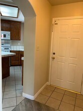5704 Latina Dr in Bakersfield, CA - Foto de edificio - Building Photo
