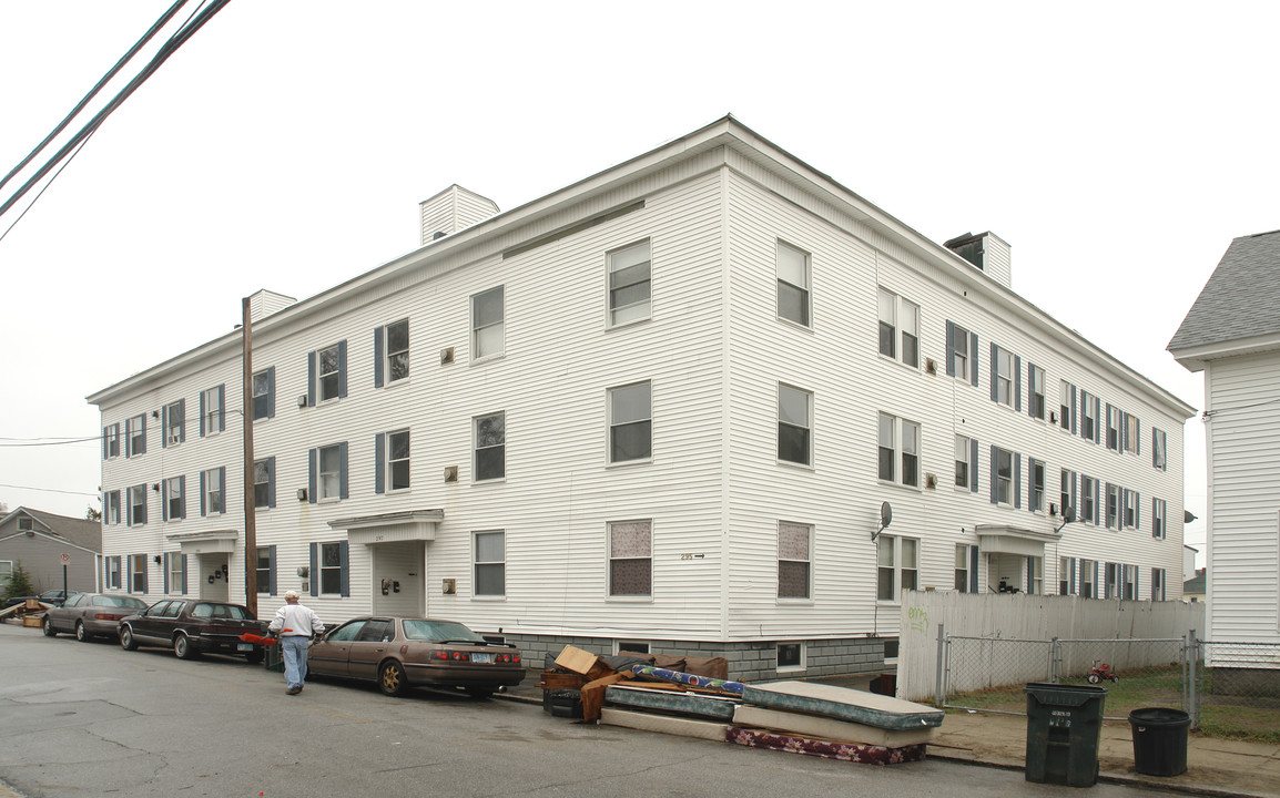 297-299 Concord St in Manchester, NH - Building Photo